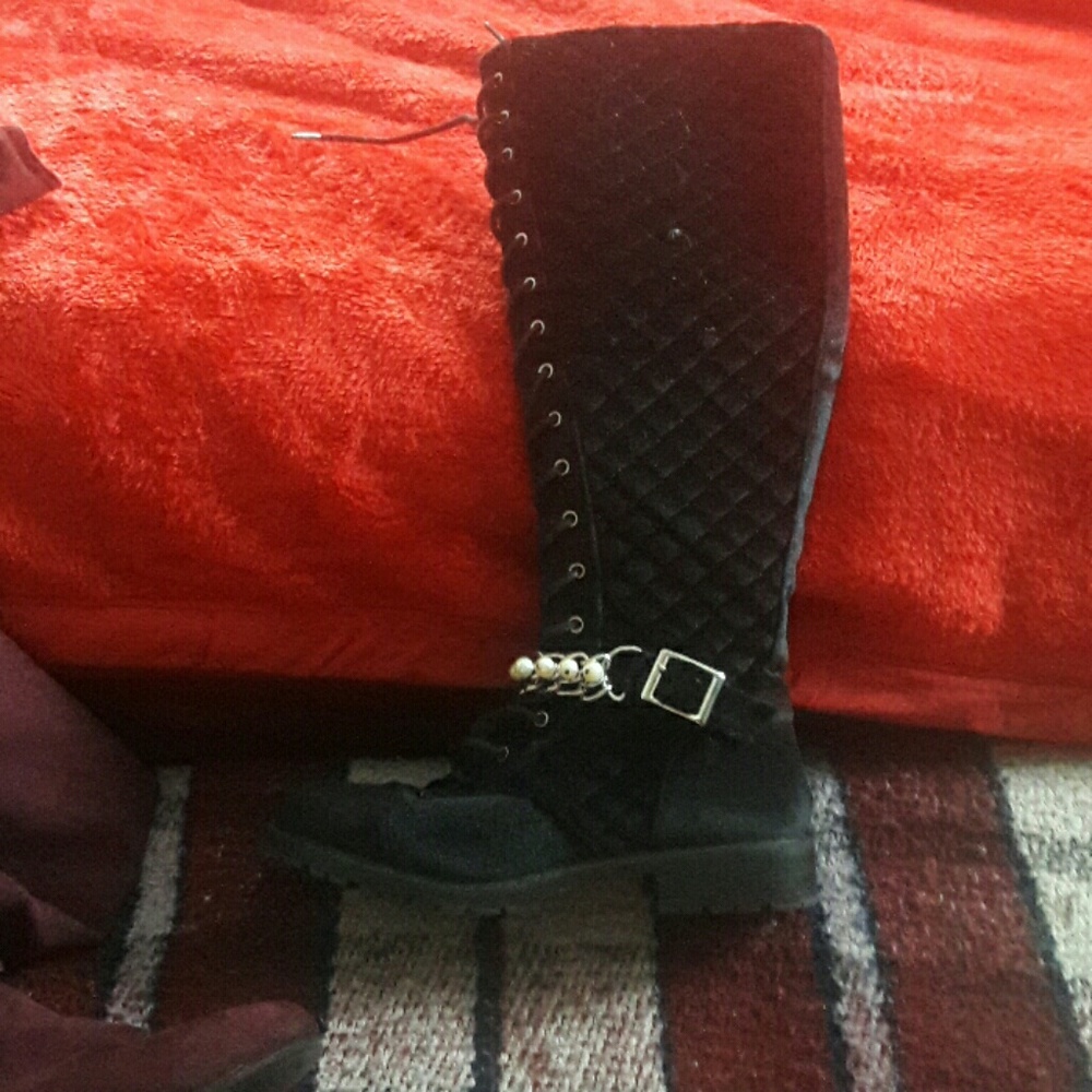 Crushed velvet lace up boots